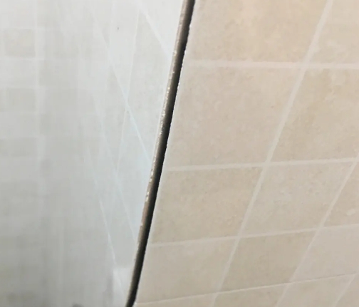 桐城瓷砖空鼓维修公司分享阳台瓷砖脱落的修复过程可以分为以下几个步骤